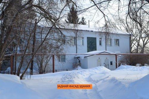 Здание с гаражами и территорией 60 соток